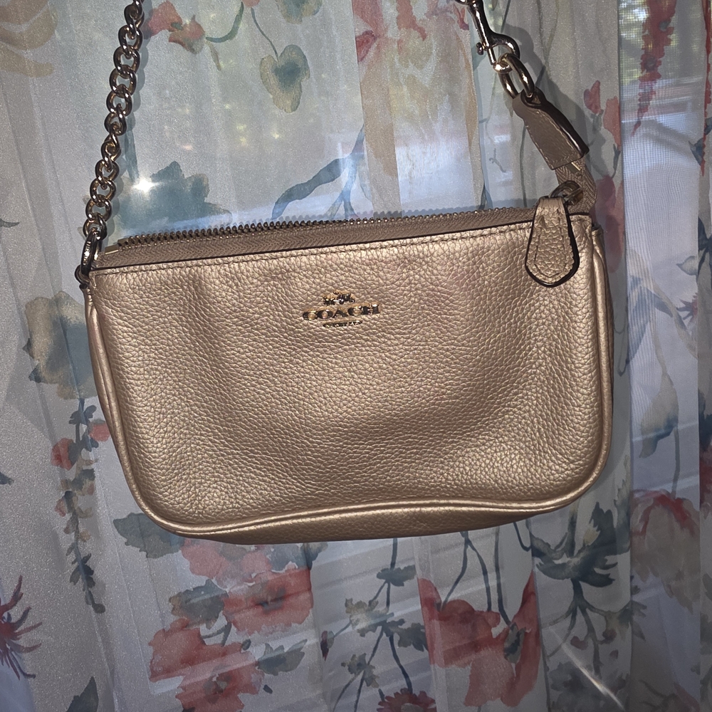 Coach Gold Wristlet (Pls Read)